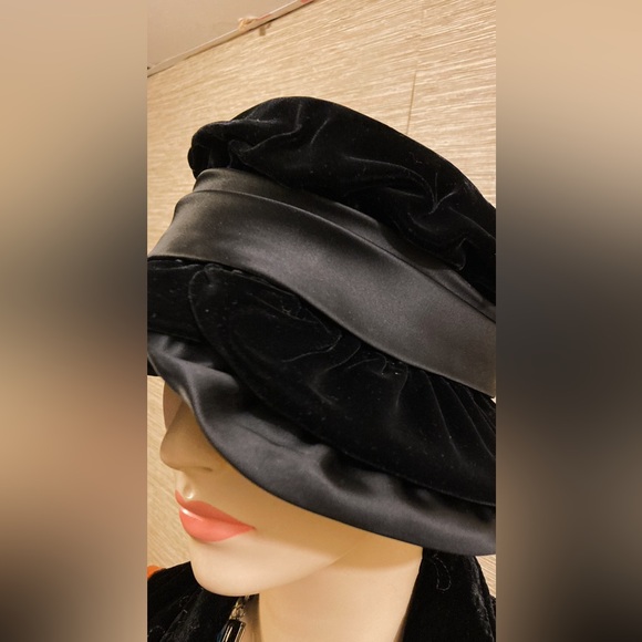 Chic Velvet black bucket hat …. 🎩 Tip Top shape from a non smoking home - Picture 2 of 2